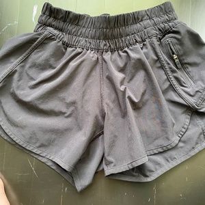 Lululemon *size 4 *inseam 4